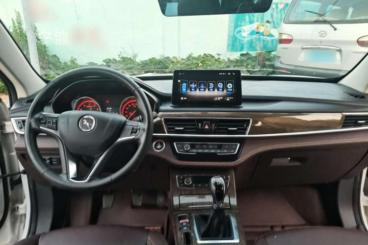 Used Hanteng X5 2018 1.5T Manual Elite Edition Interior 1