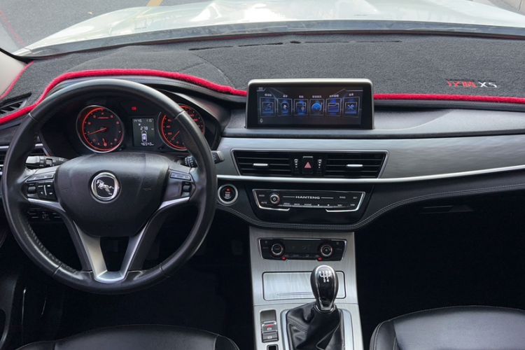 Used Hanteng X5 2018 1.5T Manual Luxury Edition Interior 2