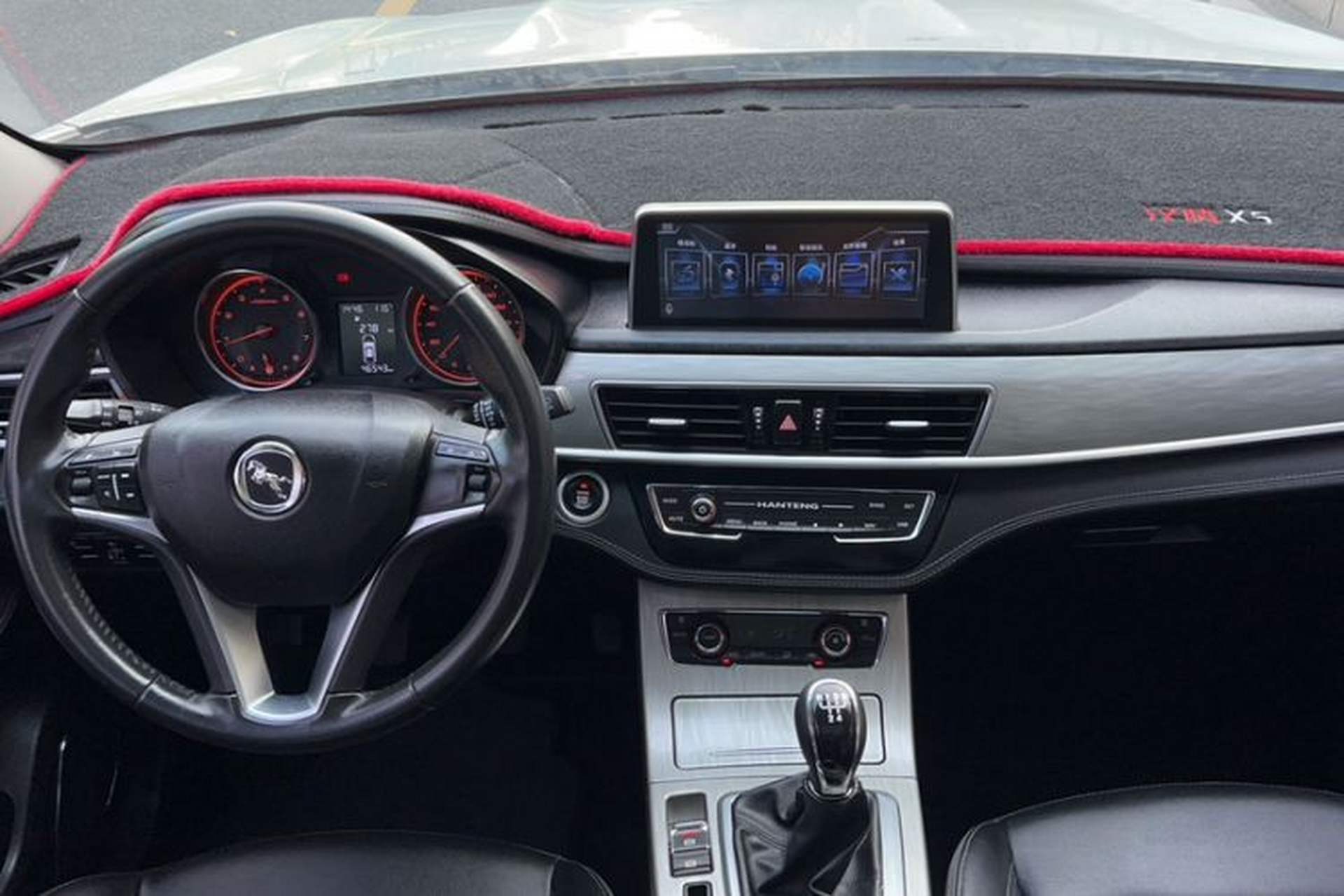 Used Hanteng X5 2018 1.5T Manual Luxury Edition Interior 2