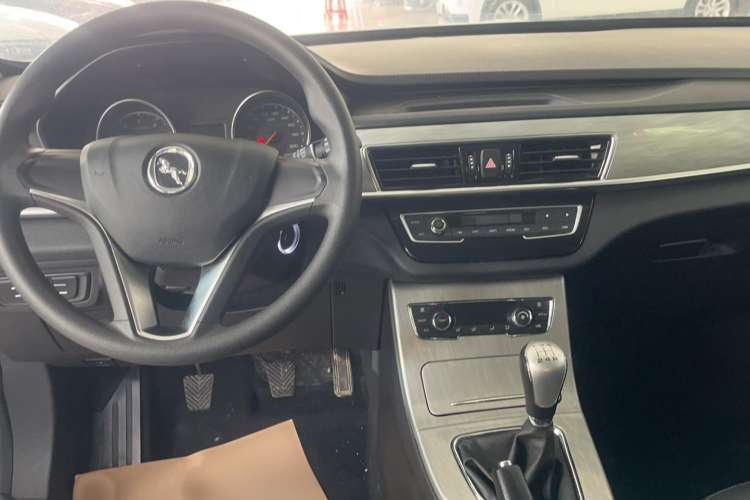Used Hanteng X5 2018 1.5L Manual Comfort Edition Interior 3