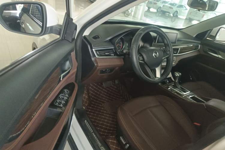 Used Hanteng X5 2018 1.5T CVT Luxury Edition Interior 3