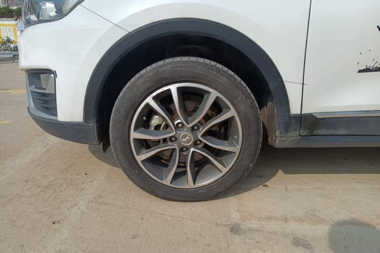 Used Hanteng X5 2018 1.5T Manual Elite Edition Left Front Wheel Hub