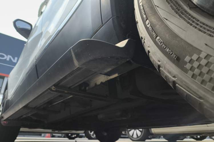 Used Hanteng X5 2018 1.5T CVT New Year Edition Left Side Sill