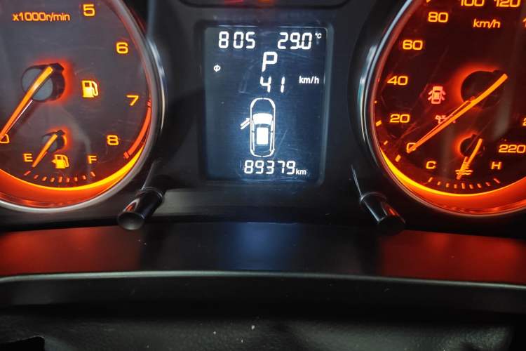 Used Hanteng X5 2018 1.5T CVT Luxury Edition Odometer Close Up