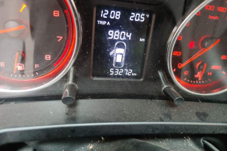 Used Hanteng X5 2018 1.5T Manual Luxury Edition Odometer Close Up