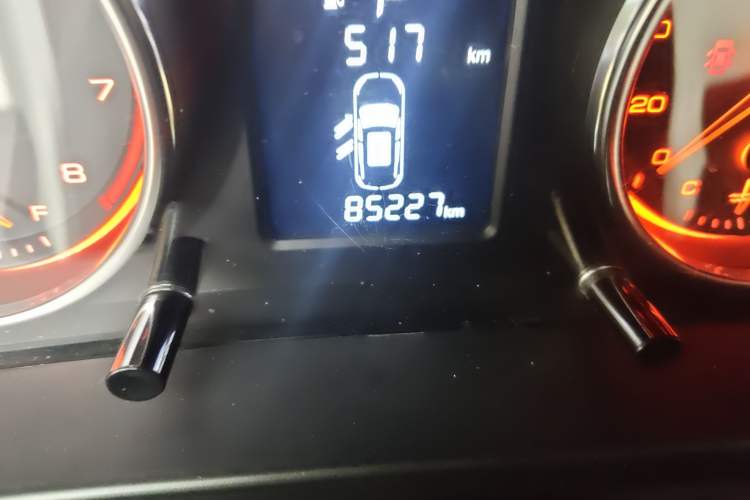 Used Hanteng X5 2018 1.5T CVT Luxury Edition Odometer Close Up