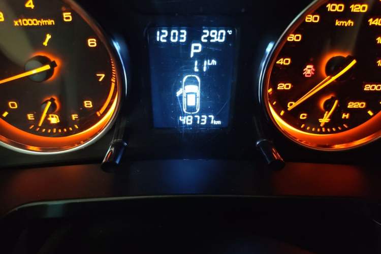 Used Hanteng X5 2018 1.5T CVT Luxury Edition Odometer Close Up