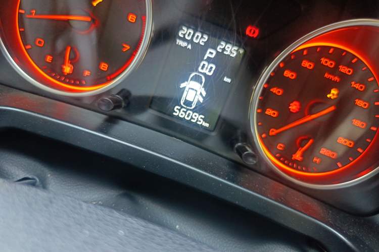 Used Hanteng X5 2018 1.5T CVT Luxury Edition Odometer Close Up