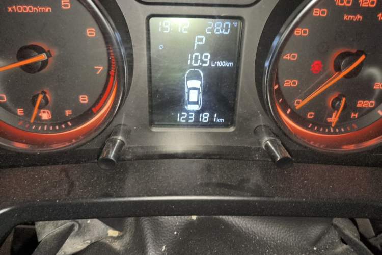 Used Hanteng X5 2018 1.5T CVT New Year Edition Odometer Close Up