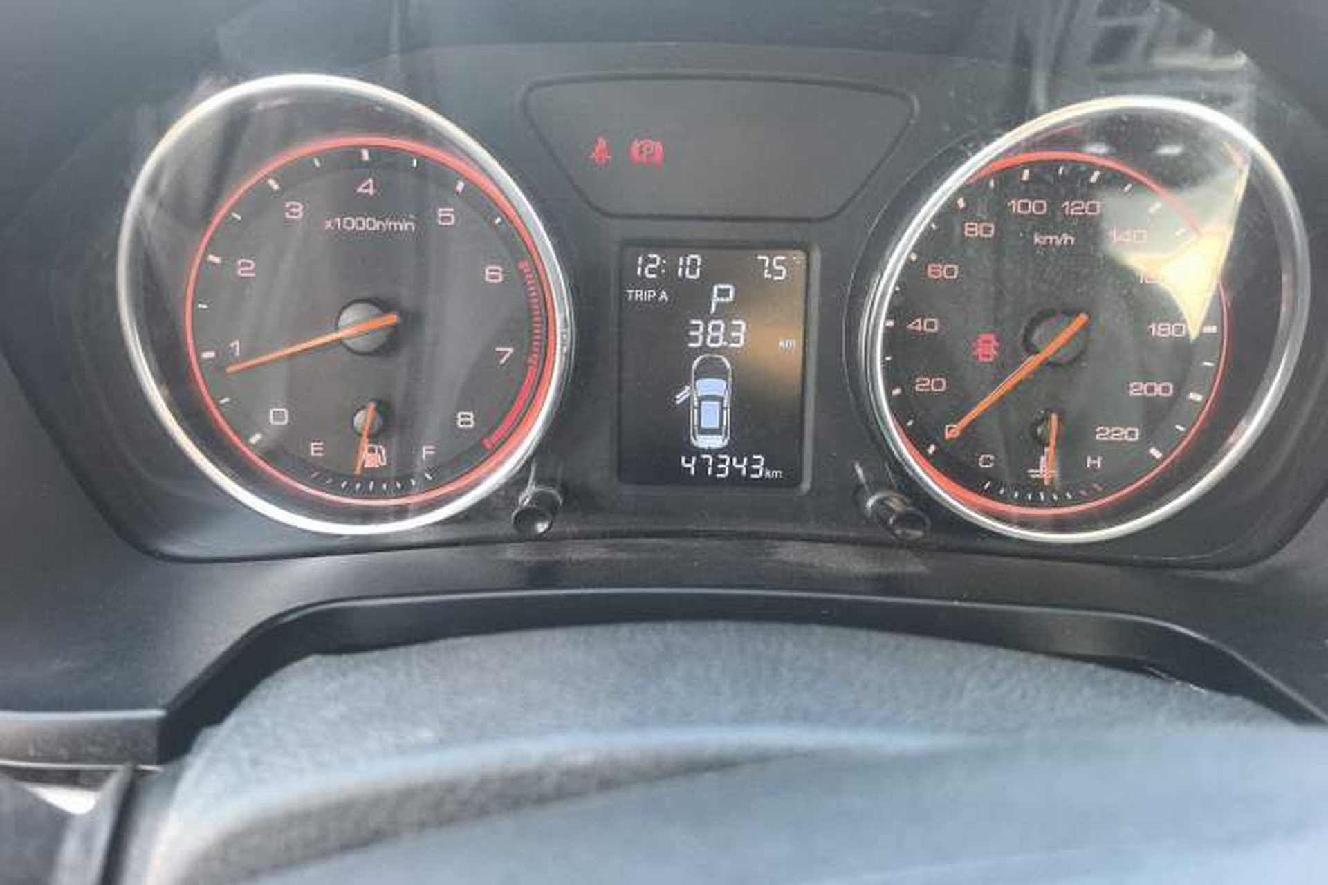 Used Hanteng X5 2018 1.5T CVT Luxury Edition Odometer Close Up
