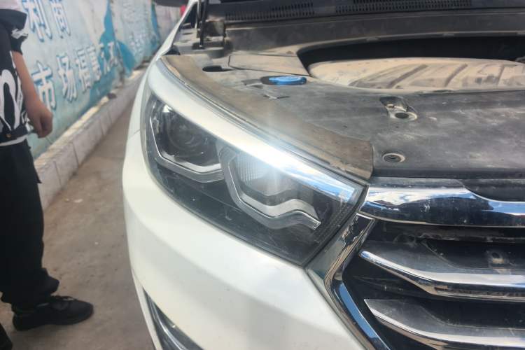 Used Hanteng X5 2018 1.5T Manual Luxury Edition Right Front Headlight