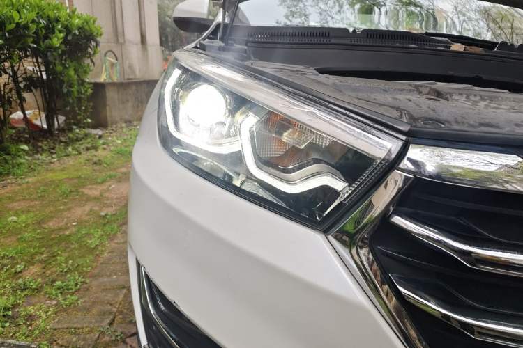 Used Hanteng X5 2018 1.5T CVT Luxury Edition Right Front Headlight
