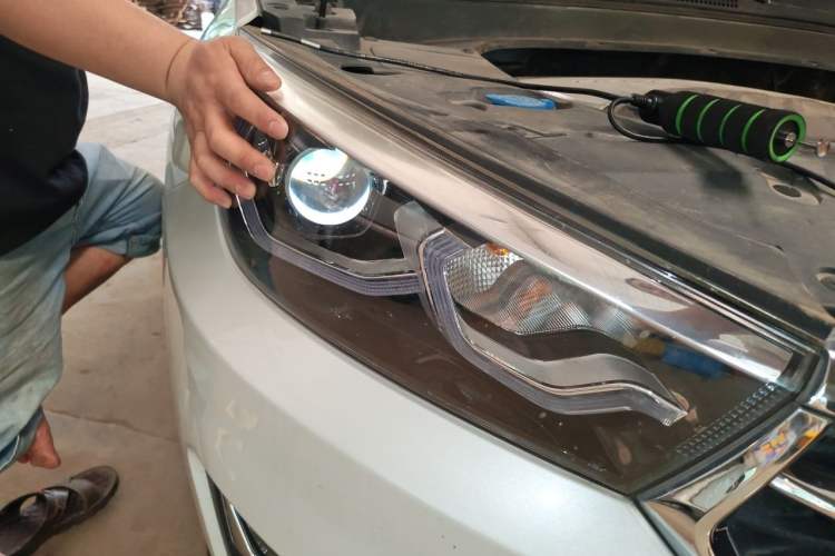Used Hanteng X5 2018 1.5T CVT Luxury Edition Right Front Headlight