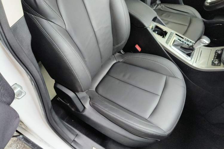 Used Hanteng X5 2018 1.5T CVT Luxury Edition Right Front Seat