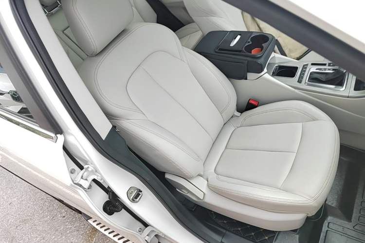 Used Hanteng X5 2018 1.5T CVT Luxury Edition Right Front Seat