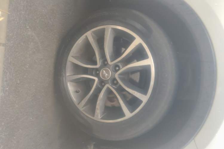 Used Hanteng X5 2018 1.5T CVT Luxury Edition Right Front Wheel Hub