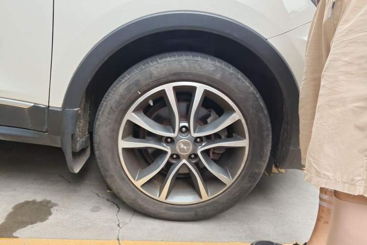Used Hanteng X5 2018 1.5T CVT Luxury Edition Right Front Wheel Hub