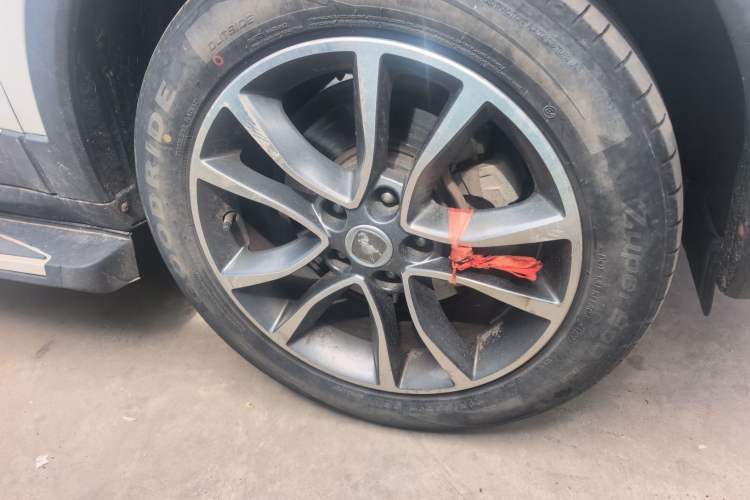 Used Hanteng X5 2018 1.5T Manual Luxury Edition Right Front Wheel Hub