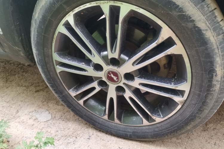 Used Hanteng X5 2018 1.5T Manual Elite Edition Right Front Wheel Hub