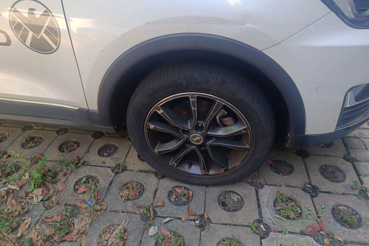 Used Hanteng X5 2018 1.5T CVT Luxury Edition Right Front Wheel Hub