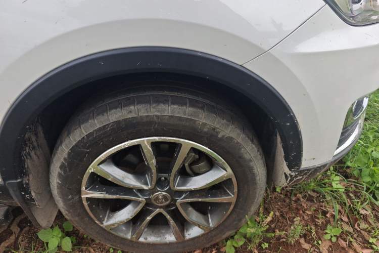 Used Hanteng X5 2018 1.5T CVT Luxury Edition Right Front Wheel Hub