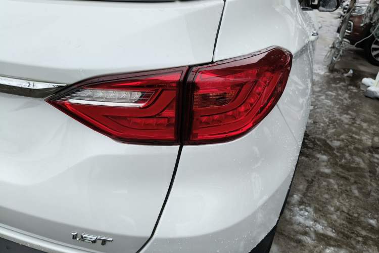 Used Hanteng X5 2018 1.5T CVT Luxury Edition Right Rear Taillight