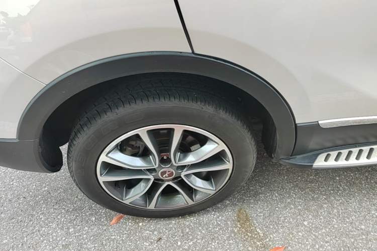 Used Hanteng X5 2018 1.5T CVT Luxury Edition Right Rear Wheel Hub