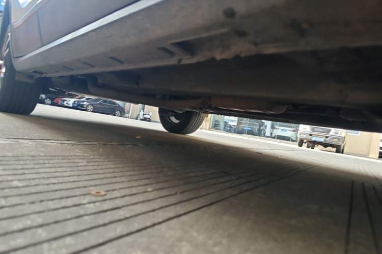 Used Hanteng X5 2018 1.5T CVT Luxury Edition Right Side Sill