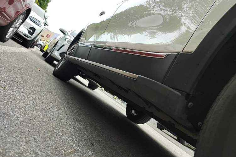 Used Hanteng X5 2018 1.5T CVT Luxury Edition Right Side Sill