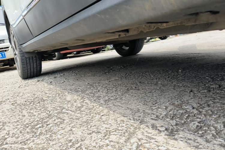 Used Hanteng X5 2018 1.5L Manual Elite Edition Right Side Sill