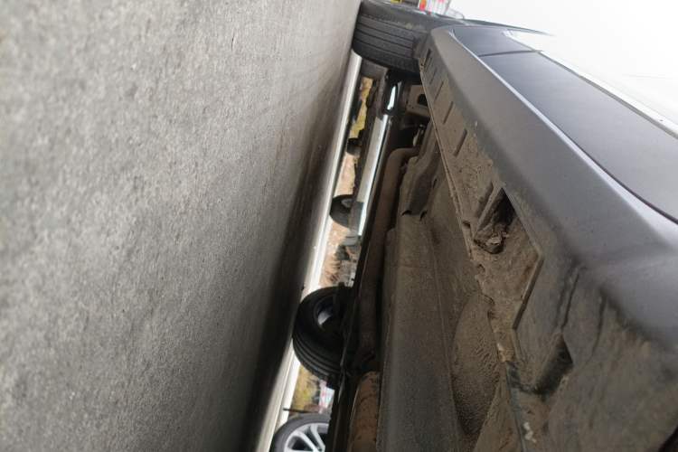 Used Hanteng X5 2018 1.5T CVT Luxury Edition Right Side Sill