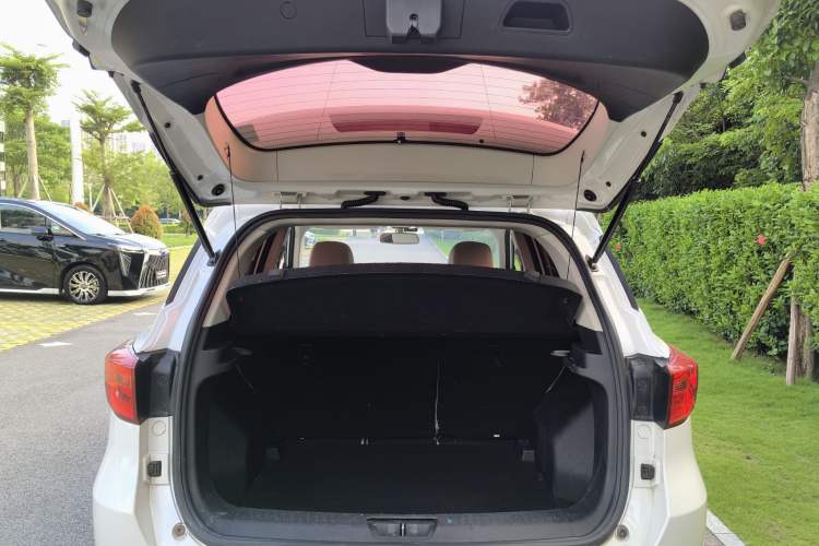 Used Hanteng X5 2018 1.5T CVT Luxury Edition Trunk
