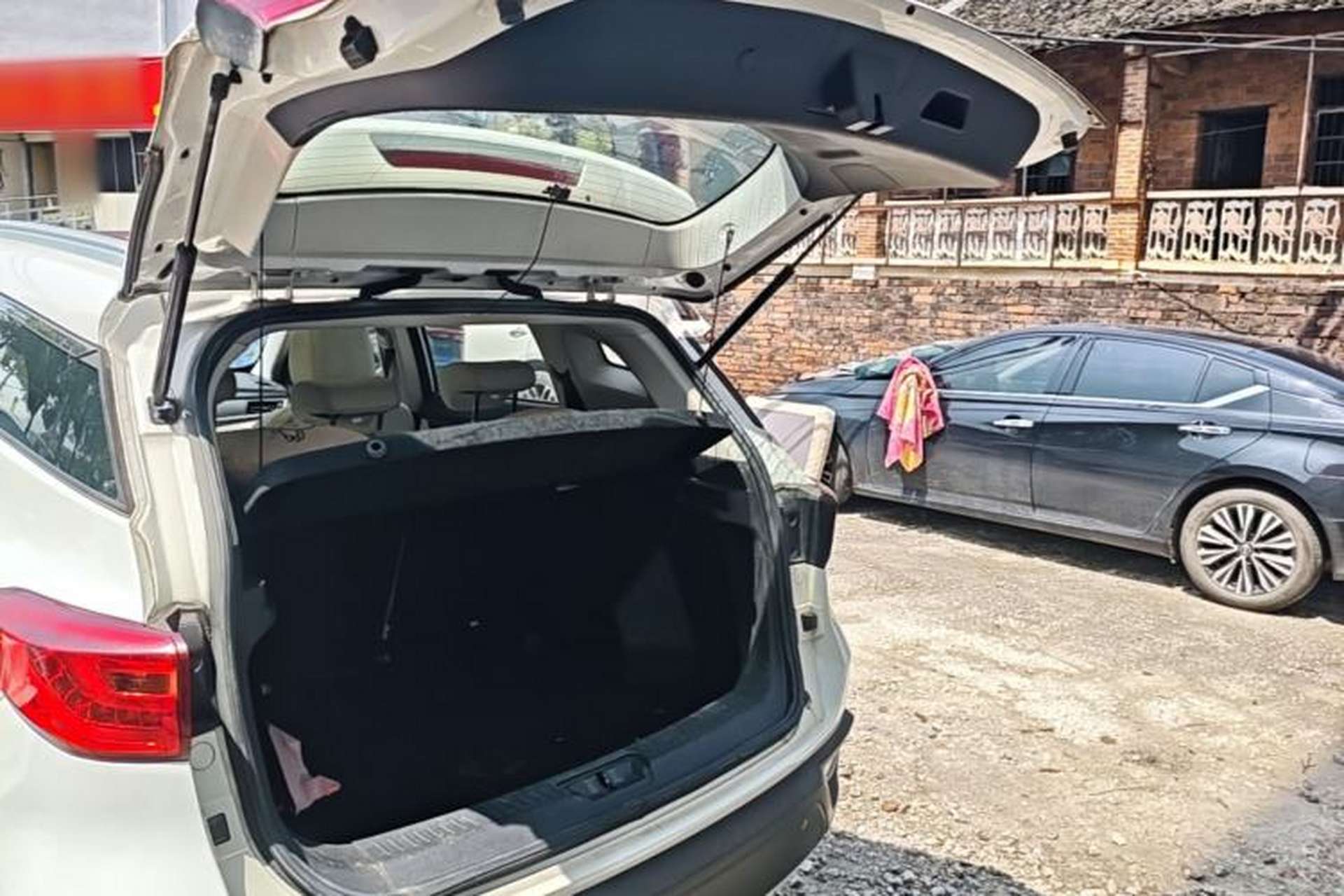 Used Hanteng X5 2018 1.5T CVT Luxury Edition Trunk