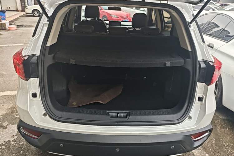 Used Hanteng X5 2018 1.5T CVT Luxury Edition Trunk