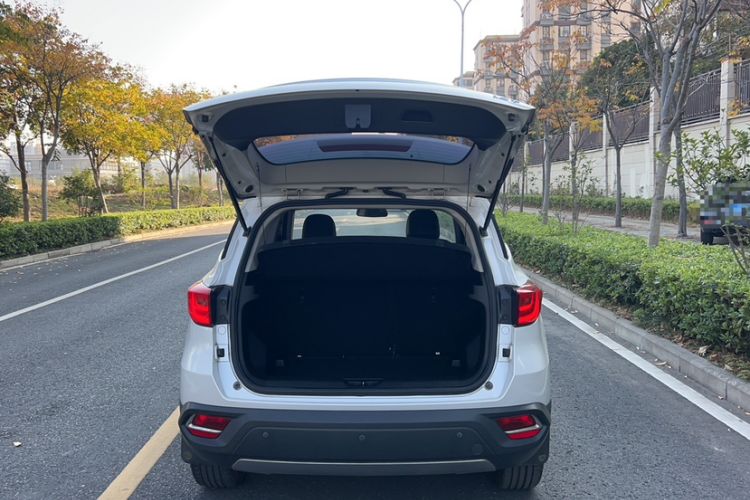 Used Hanteng X5 2018 1.5T Manual Luxury Edition Trunk