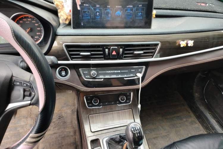 Used Hanteng X5 2019 MAX 1.5T Manual Smart Edition 7-Seater Audio And AC Panel