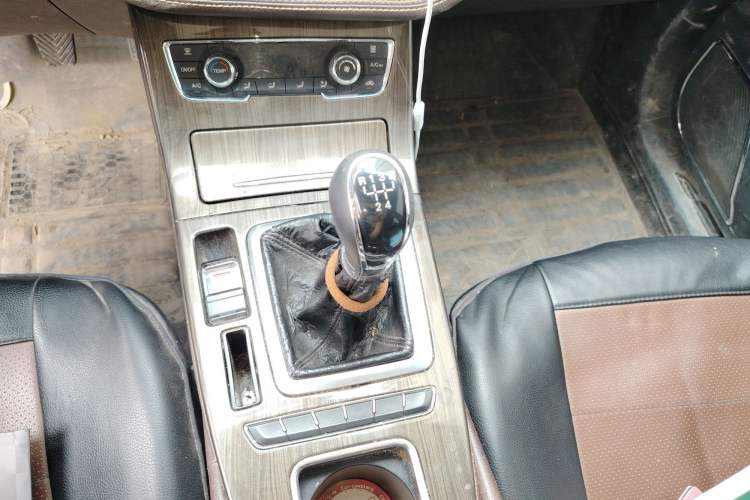 Used Hanteng X5 2019 MAX 1.5T Manual Smart Edition 7-Seater Gear Lever