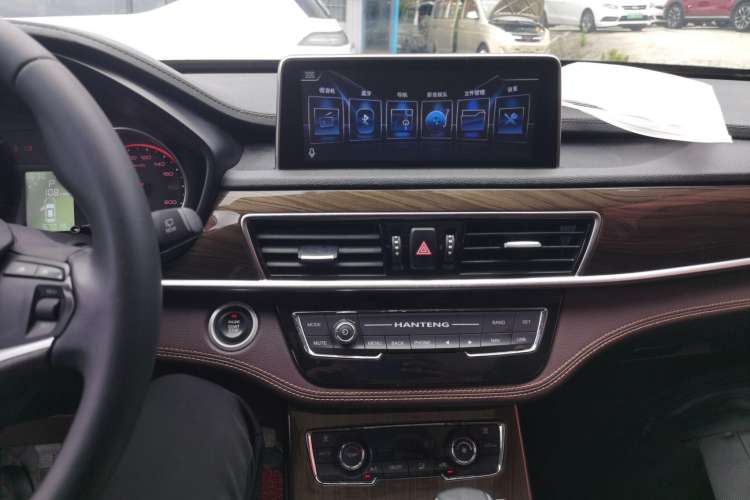 Used Hanteng X5 2019 MAX 1.5T CVT Luxury 7-Seater Audio And AC Panel
