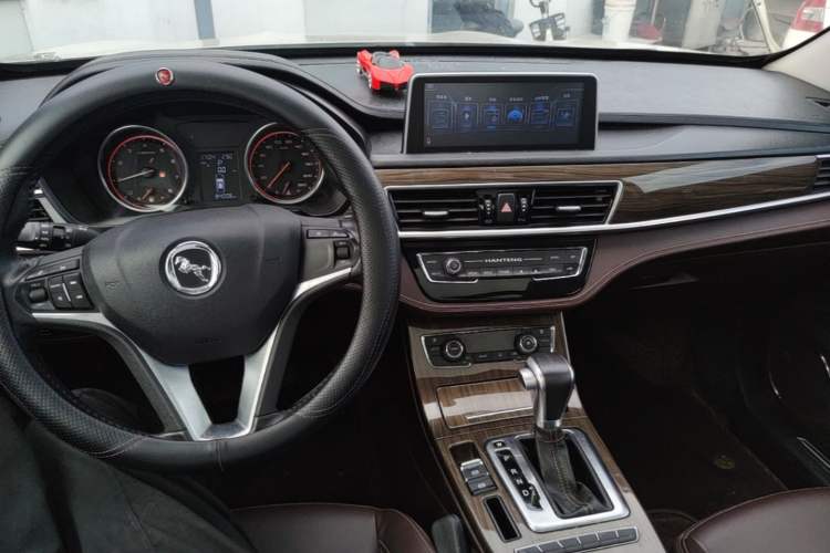 Used Hanteng X5 2019 MAX 1.5T CVT Luxury 7-Seater Center Console