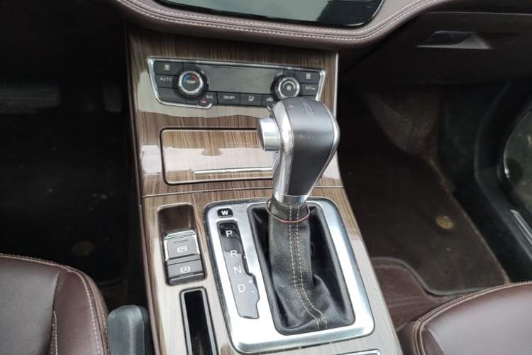 Used Hanteng X5 2019 MAX 1.5T CVT Luxury 7-Seater Gear Lever