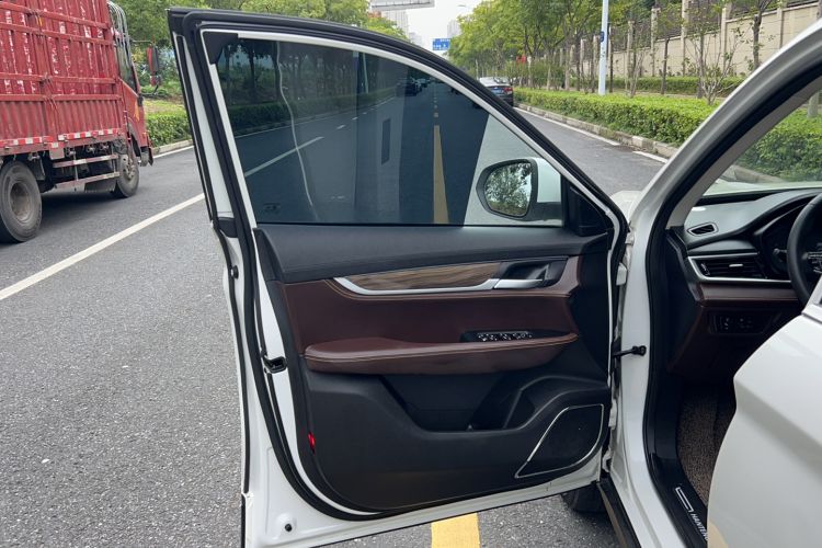 Used Hanteng X5 2019 MAX 1.5T CVT ZhiZun Model 7 Seats Interior 4