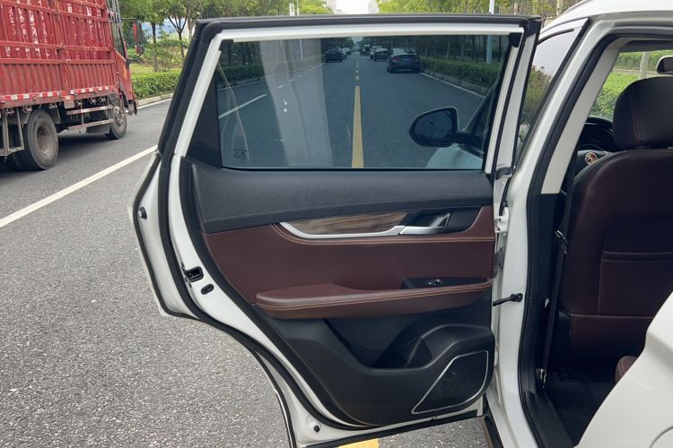 Used Hanteng X5 2019 MAX 1.5T CVT ZhiZun Model 7 Seats Interior 8