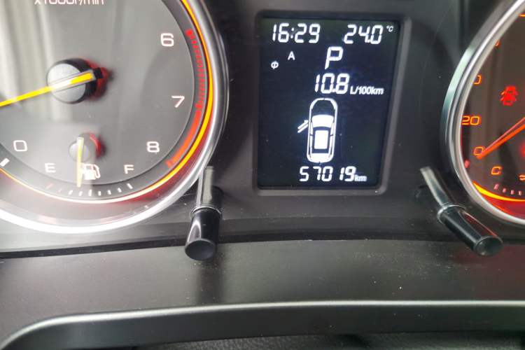 Used Hanteng X5 2019 MAX 1.5T CVT Luxury 7-Seater Odometer Close Up