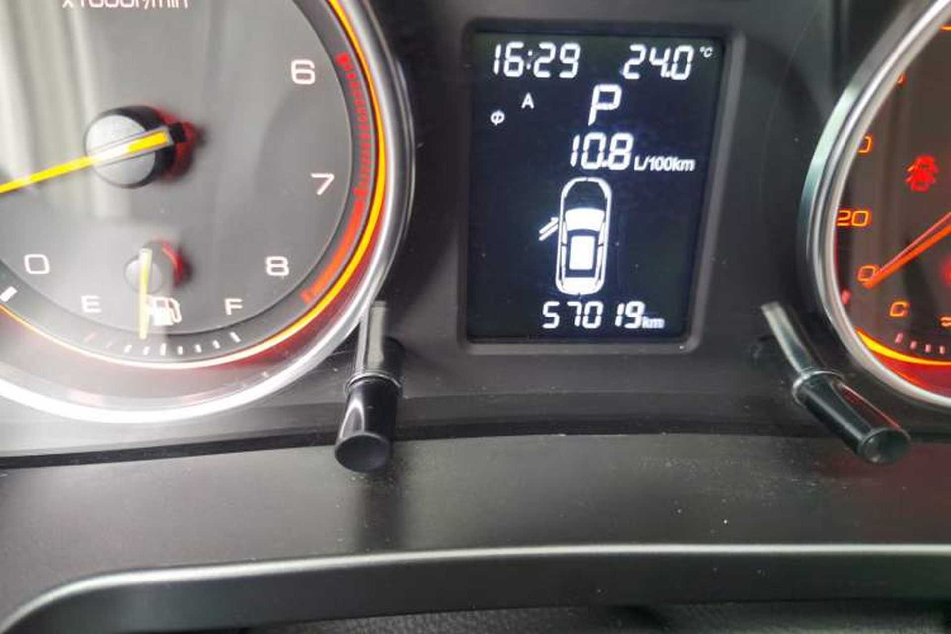Used Hanteng X5 2019 MAX 1.5T CVT Luxury 7-Seater Odometer Close Up