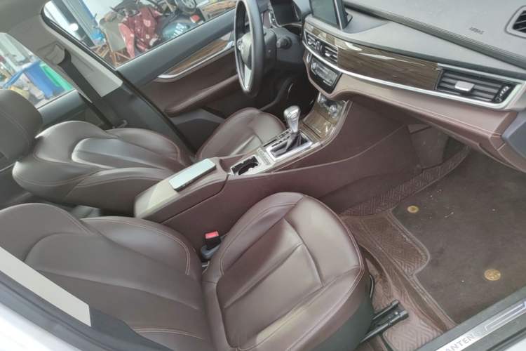 Used Hanteng X5 2019 MAX 1.5T CVT Luxury 7-Seater Right Front Seat
