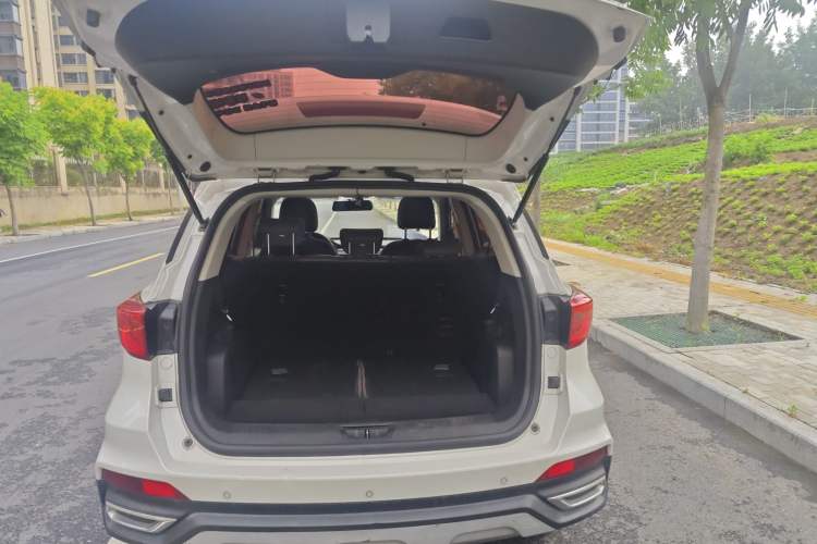 Used Hanteng X5 2019 MAX 1.5T CVT Luxury 7-Seater Trunk