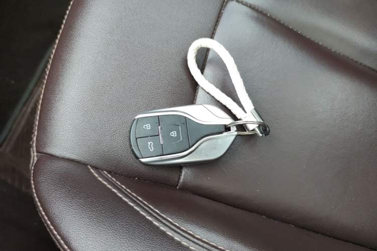 Used Hanteng X5 2019 MAX 1.5T CVT Luxury 7-Seater Vehicle Key