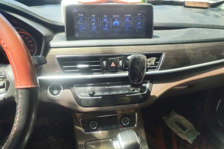Used Hanteng X5 2020 1.5T Automatic Luxury Model 5 Seats Audio And AC Panel