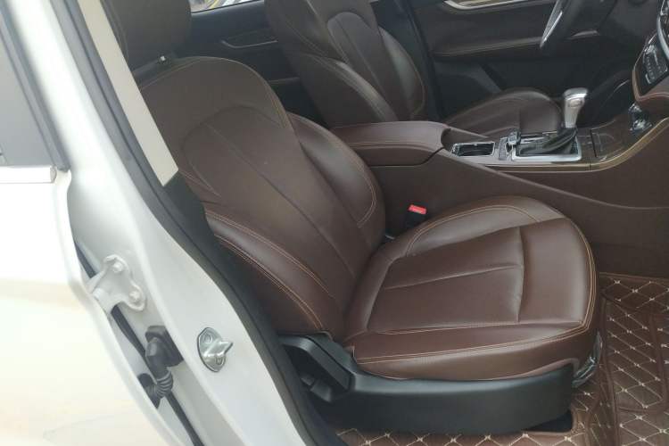 Used Hanteng X5 2020 1.5T Automatic Luxury Model 5 Seats Right Front Seat