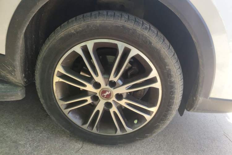Used Hanteng X5 2020 1.5T Automatic Luxury Model 5 Seats Right Front Wheel Hub
